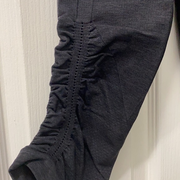 Lulu capris dark grey sz 4 like new worn twice - Picture 3 of 5